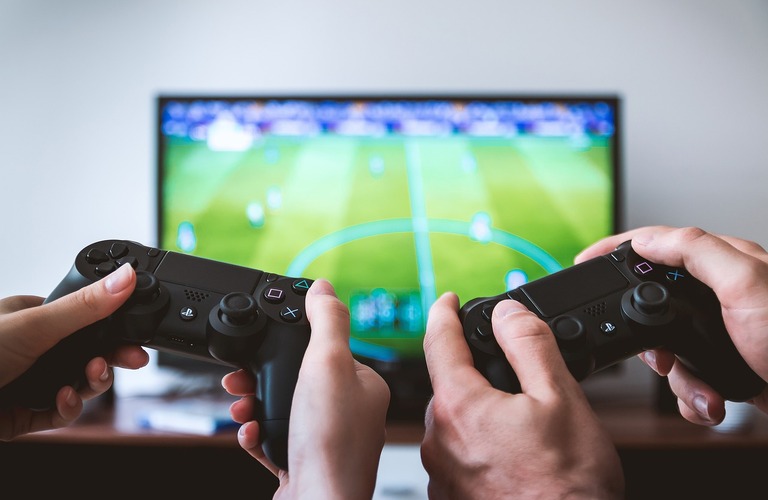 ゲームによる悪い姿勢・猫背・首肩こりを改善する姿勢矯正専門院｜東大阪の整体なら姿勢矯正院スタイルケア