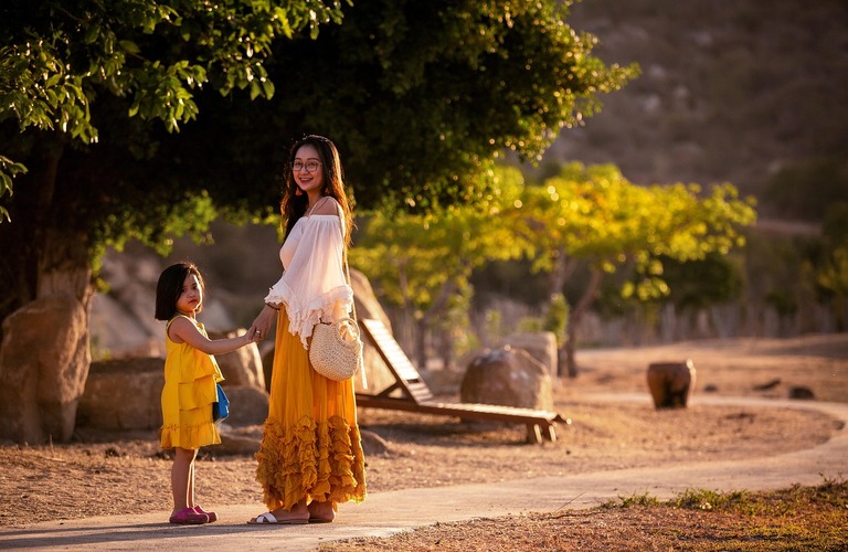 産後矯正で産後の歩行が改善される？姿勢のプロが整体の効果を解説！｜東大阪で整体なら姿勢矯正院スタイルケア